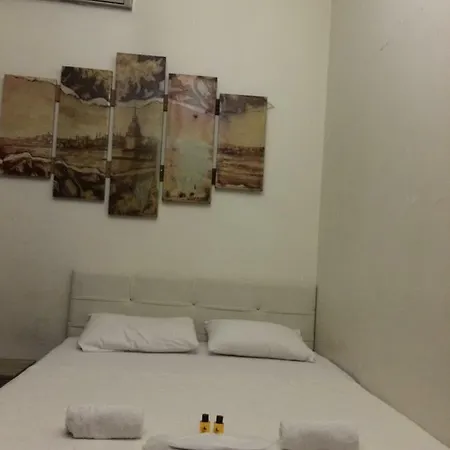 Oezguer Butik Otel מלון דירות 2*